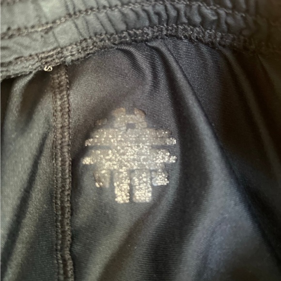 Medium under armour pants - Picture 4 of 4